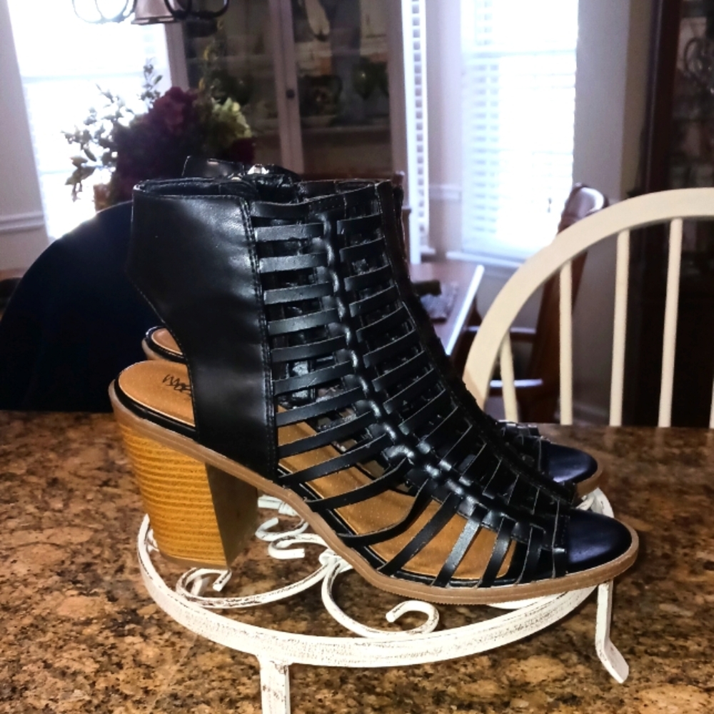 Mossimo Black Open Toed Heels Size 9.5